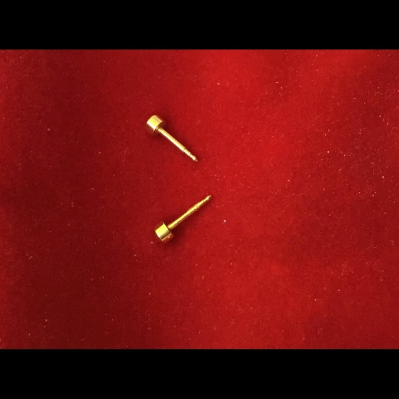 2 Pairs of Gold Stud Earrings - Picture 4 of 4